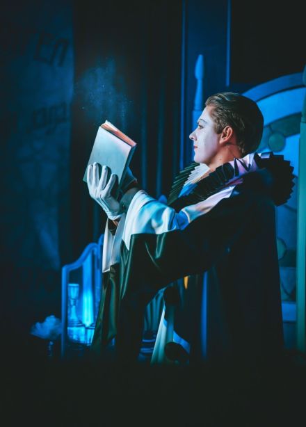 Моноспектакль «Вертинский. Я сегодня смеюсь над собой»